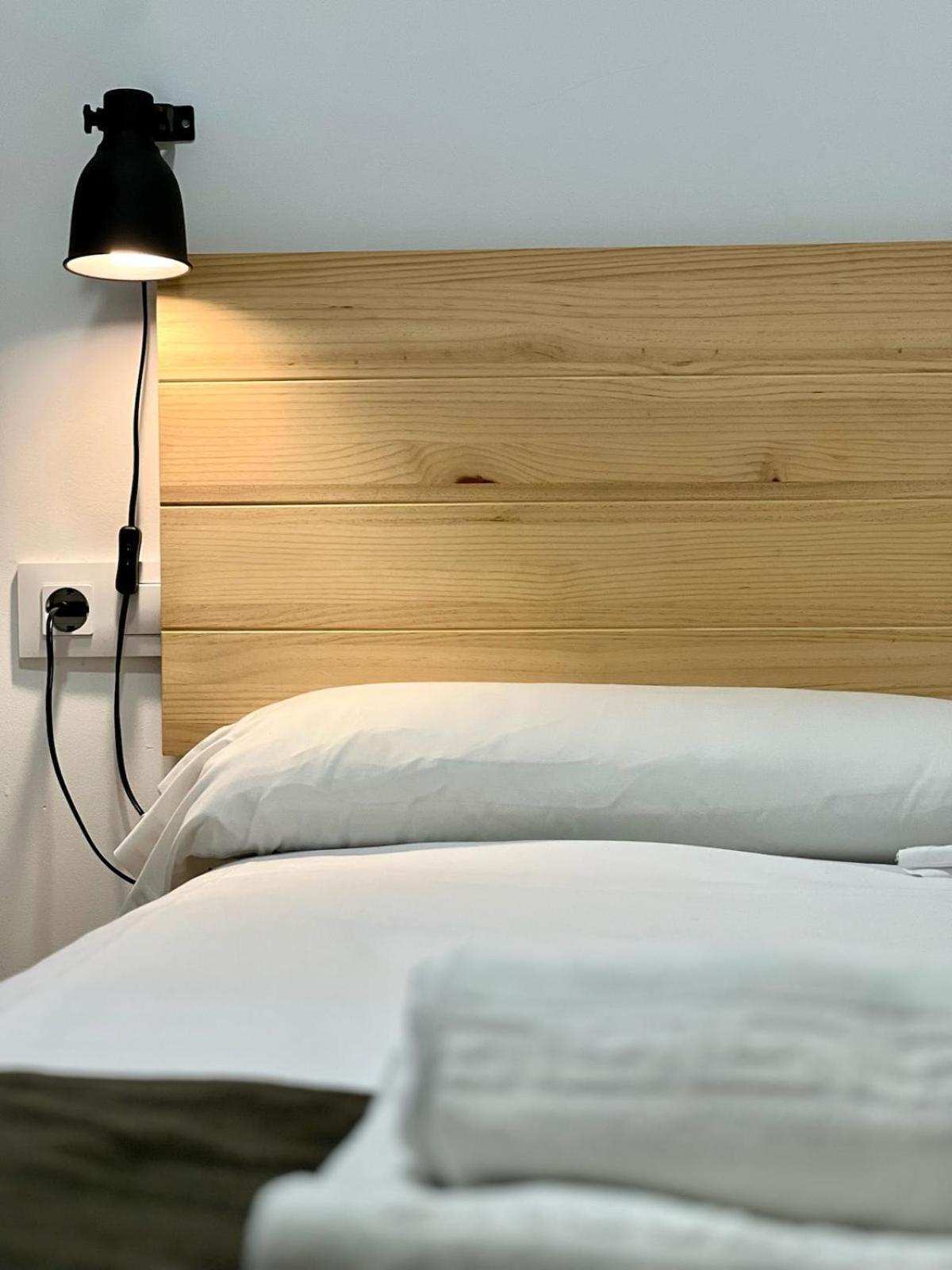 Apartamentos De Pradas Valenza Esterno foto