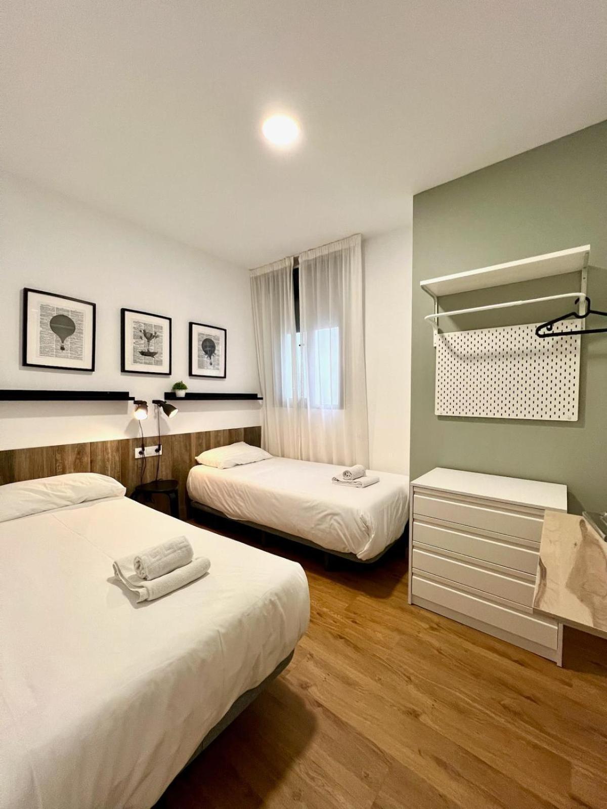 Apartamentos De Pradas Valenza Esterno foto