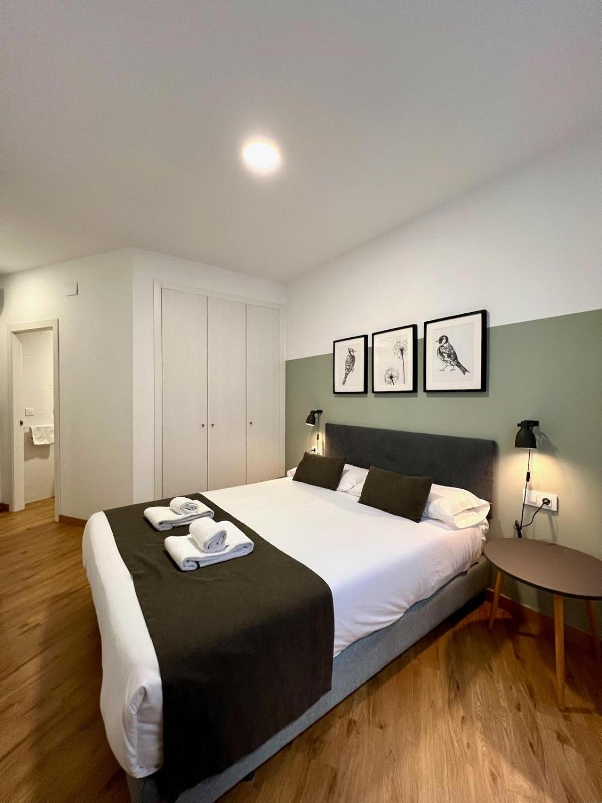 Apartamentos De Pradas Valenza Esterno foto