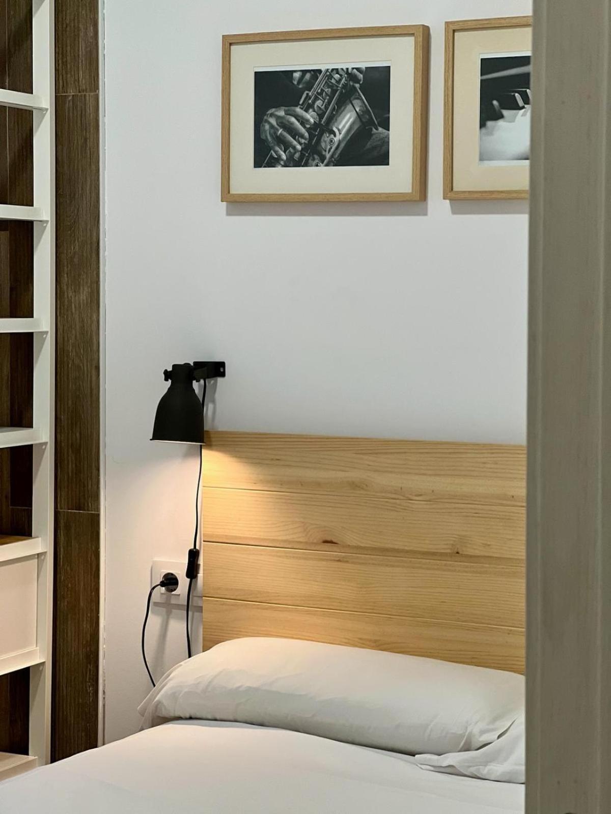 Apartamentos De Pradas Valenza Esterno foto