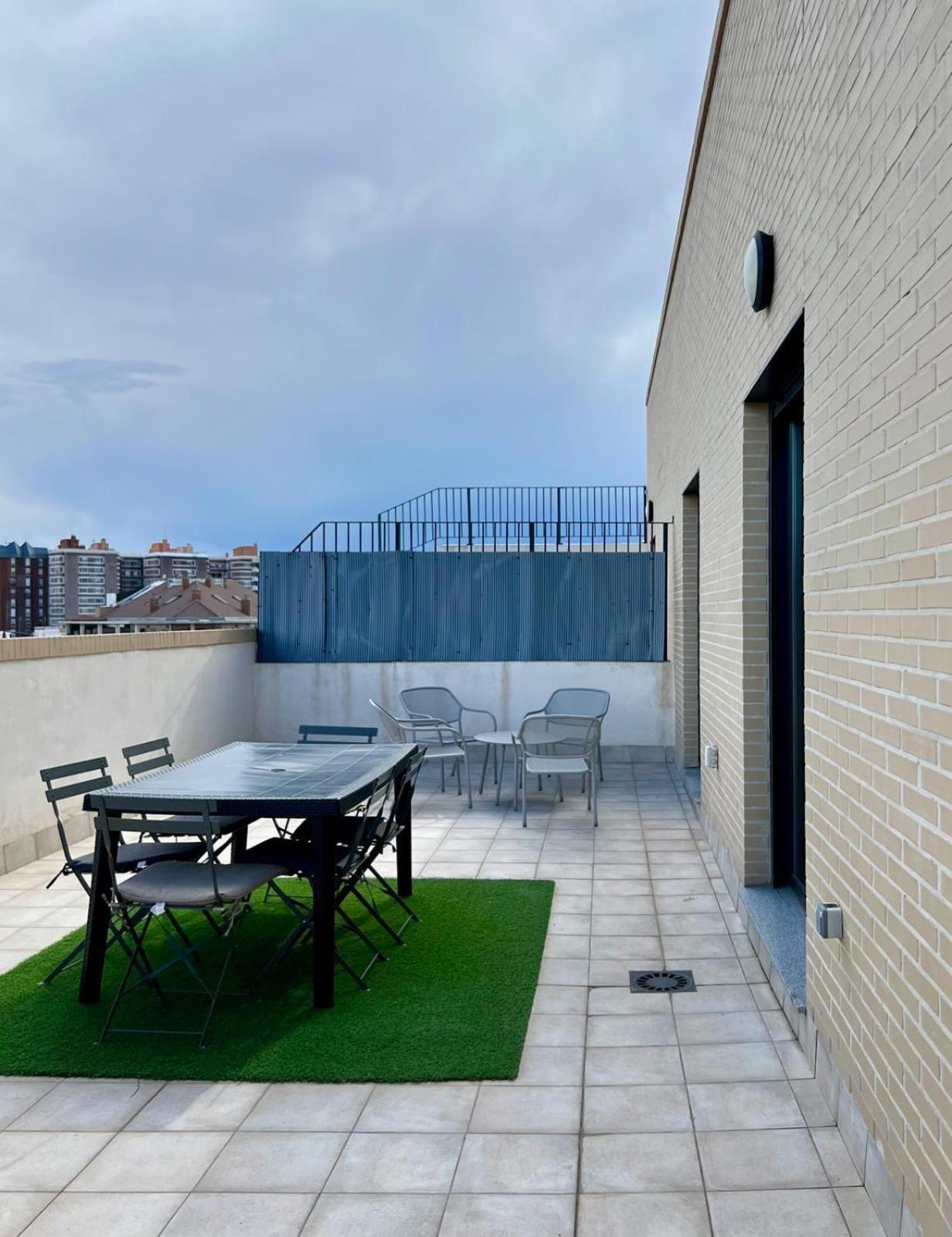 Apartamentos De Pradas Valenza Esterno foto